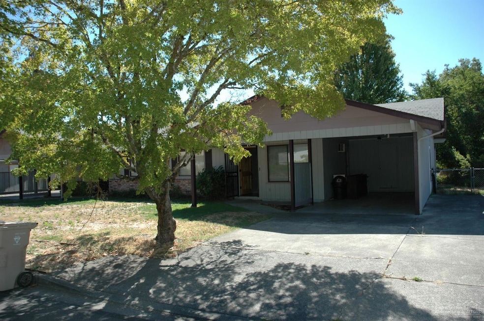 937 SW Central Ave, Grants Pass, OR 97526 - photo 1