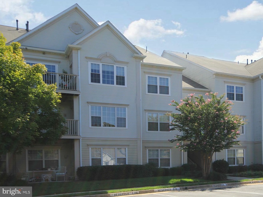 12451 Hayes Ct unit 304, Fairfax, VA 22033 - photo 1