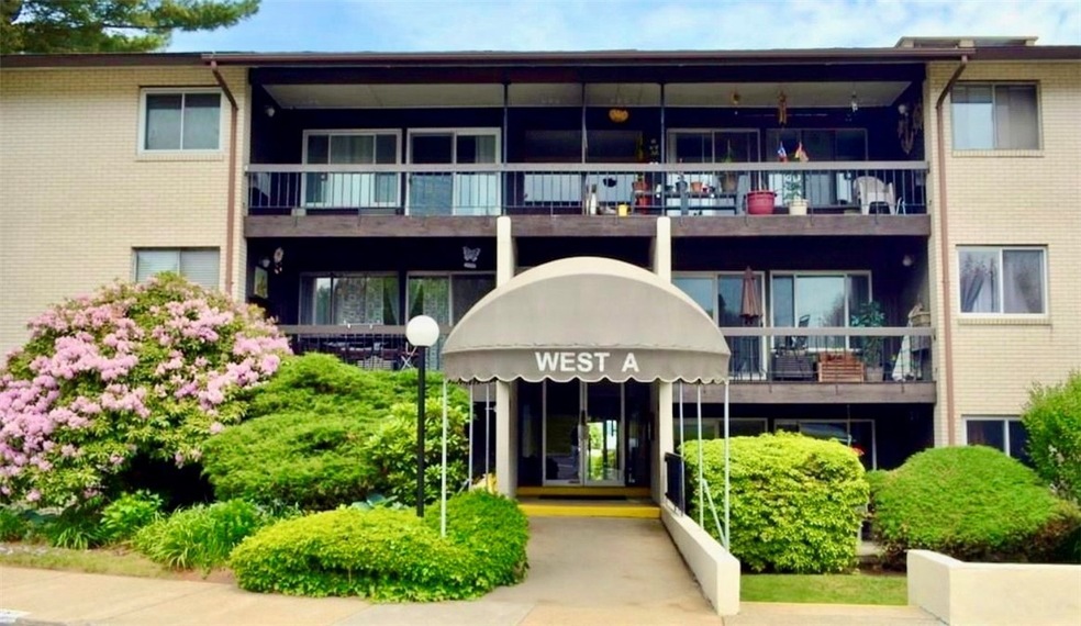 400 Narragansett Pkwy unit WA11, Warwick, RI 02888 - photo 1
