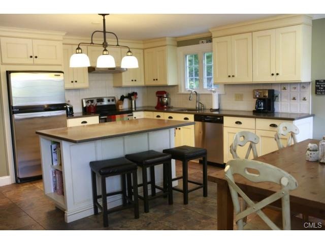 22 Beverly Rd, Trumbull, CT 06611 - photo 1