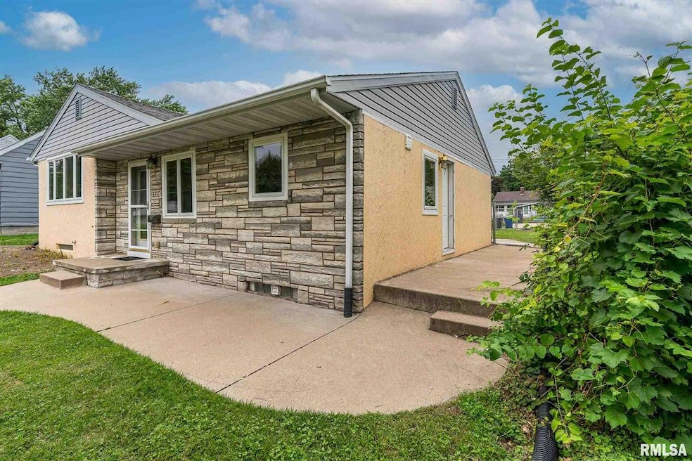 2328 W 10th St, Davenport, IA 52804 - photo 1