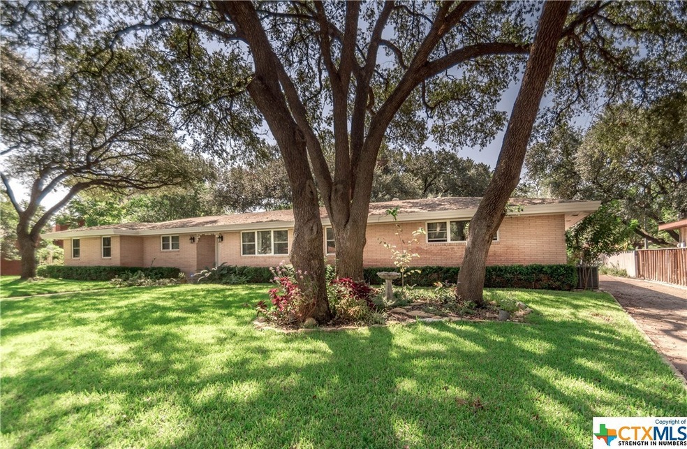 919 E Cedar St, Seguin, TX 78155 - photo 1