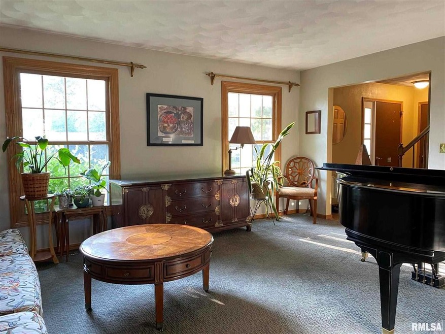 3934 Fernwood Ave, Davenport, IA 52807 - photo 1