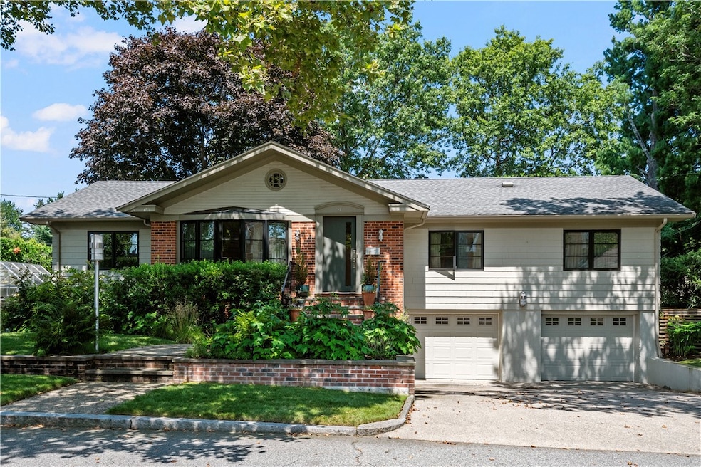 9 Maxcy Dr, Providence, RI 02906 - photo 1