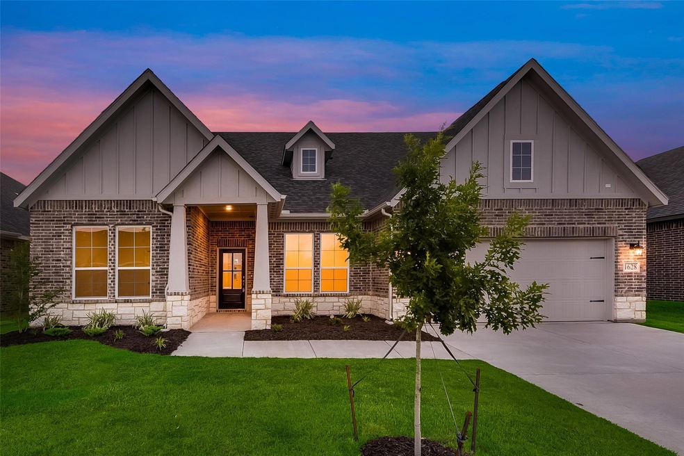 1628 Somerset Ln, Weatherford, TX 76087 - photo 1