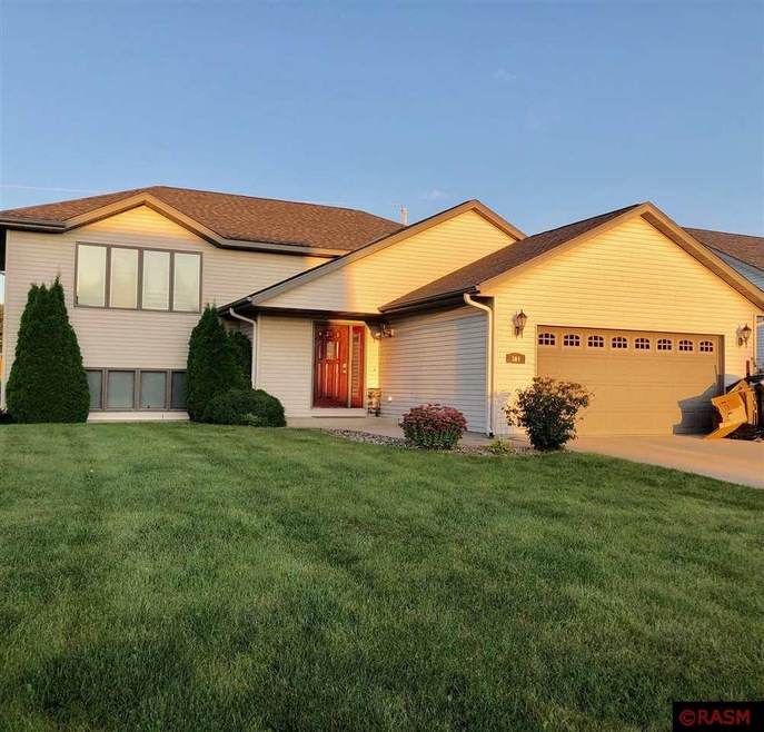 304 Maverick Dr, Mankato, MN 56001 - photo 1