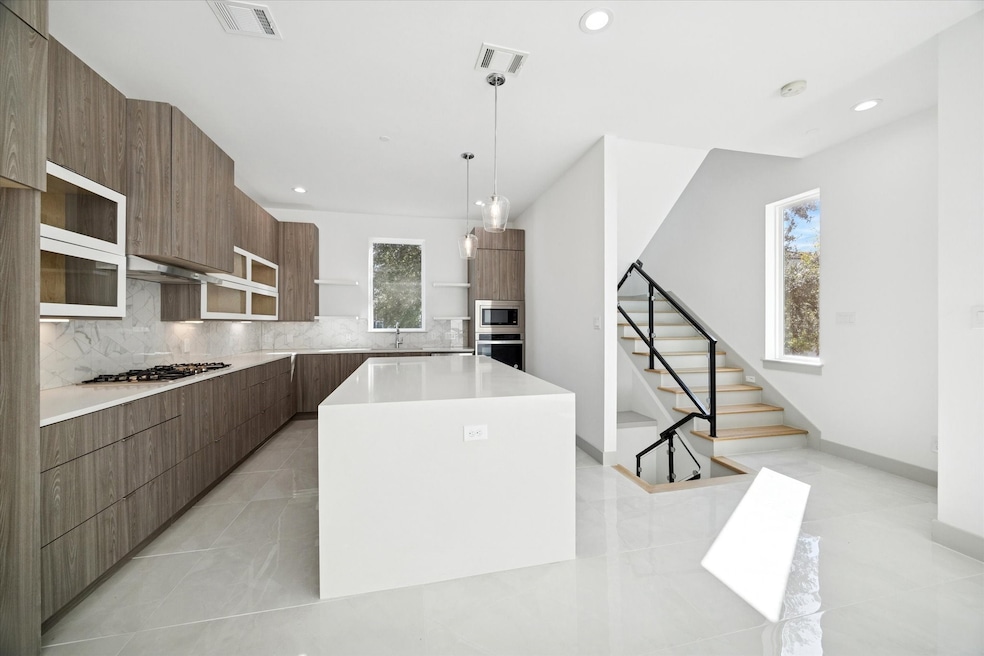 1603 Utah St, Houston, TX 77007 - photo 1