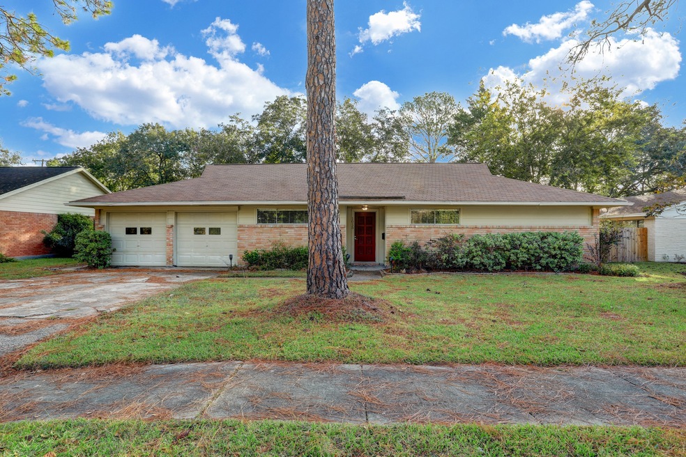 1015 Kost Rd, Alvin, TX 77511 - photo 1