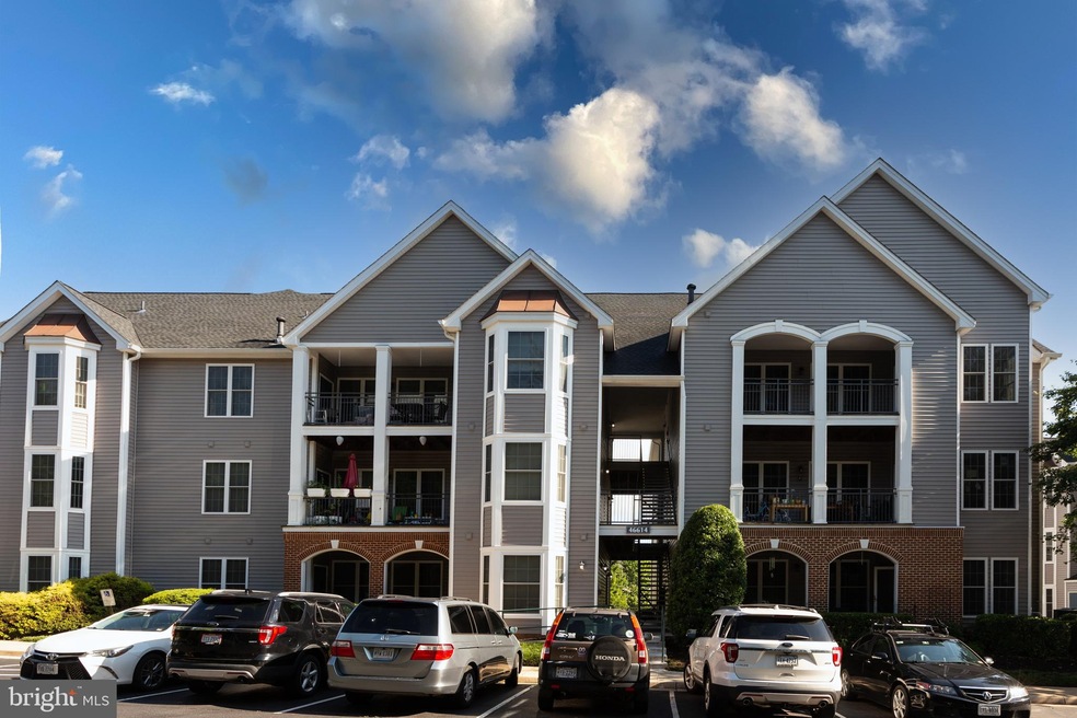 46614 Drysdale Terrace unit 301, Sterling, VA 20165 - photo 1