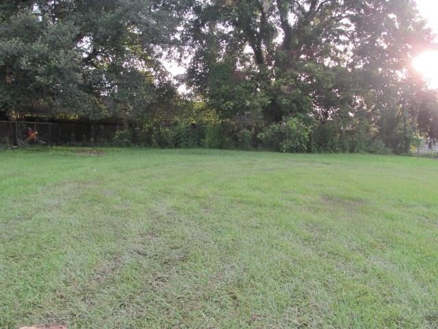 Front to back of lot. Fence along rear.