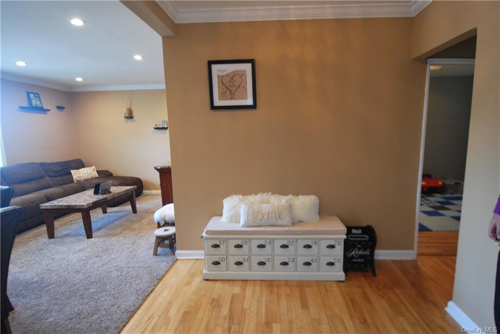 9 Stokes Rd unit 2A, Yonkers, NY 10710 - photo 1