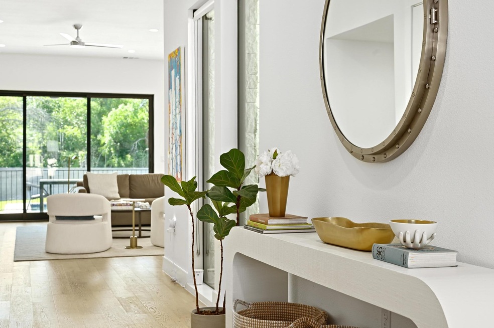 5515 Jim Hogg Ave unit B, Austin, TX 78756 - photo 1