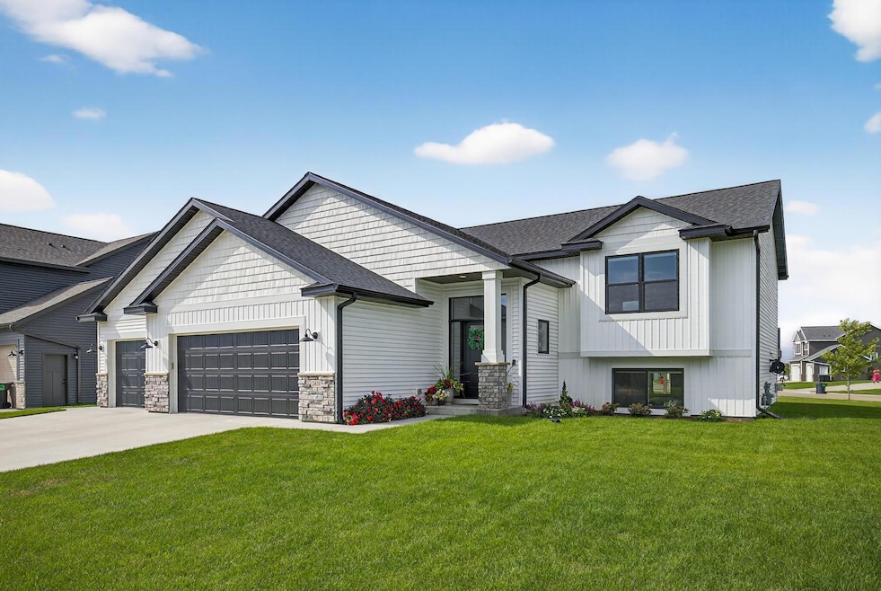 2431 Phoenix Rd SW, Rochester, MN 55902 - photo 1