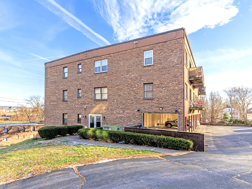 50 Long St unit 5, New Britain, CT 06051 - photo 1