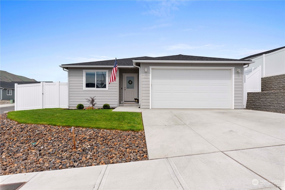 1110 S Nevada Ave, East Wenatchee, WA 98802 - photo 1