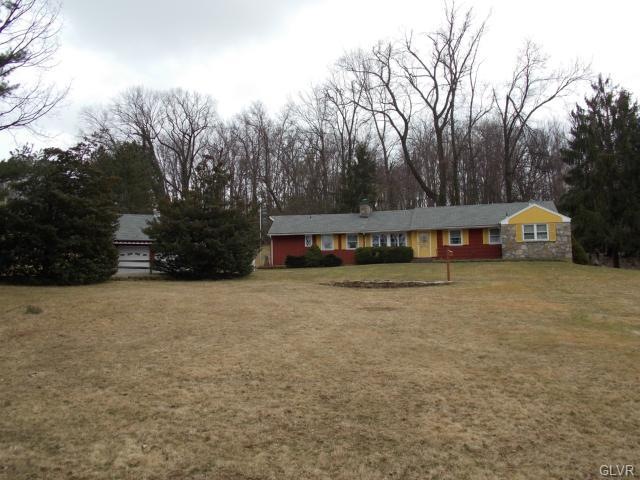 6066 Sweetwood Dr, Macungie, PA 18062 - photo 1