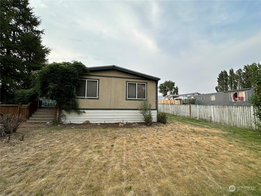 2201 NE 3rd St NE, East Wenatchee, WA 98802 - photo 1