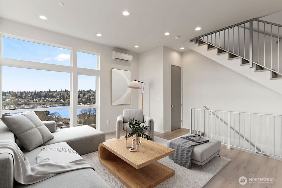 2921 Franklin Ave E unit B, Seattle, WA 98102 - photo 1