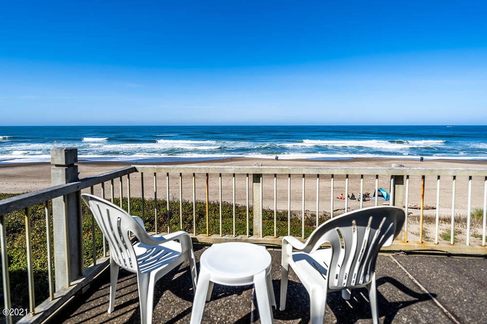 E2 Ocean deck chairs