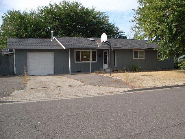 1235 Triangle Dr, Central Point, OR 97502 - photo 1
