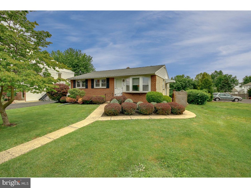 215 W 6th St, Lansdale, PA 19446 - photo 1