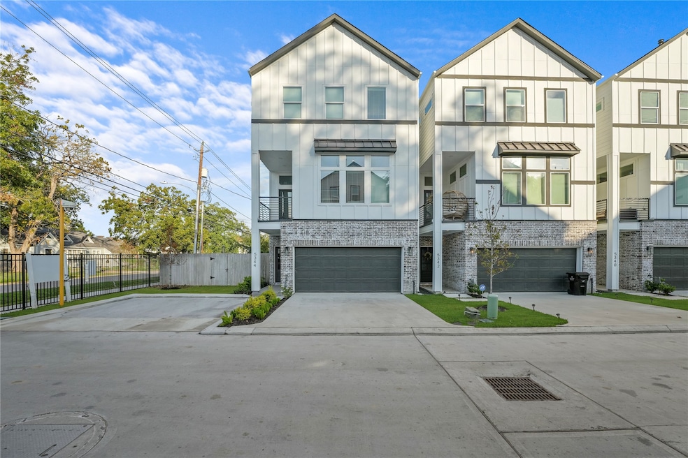 5305 Donovan Gardens Ln, Houston, TX 77091 - photo 1