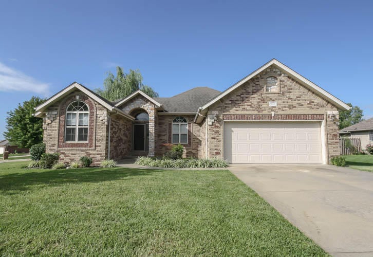 645 Spout Spring St, Nixa, MO 65714 - photo 1