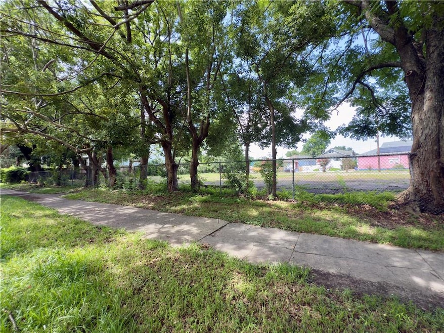 For Sale $1,300,000 • Co-Listing Agent