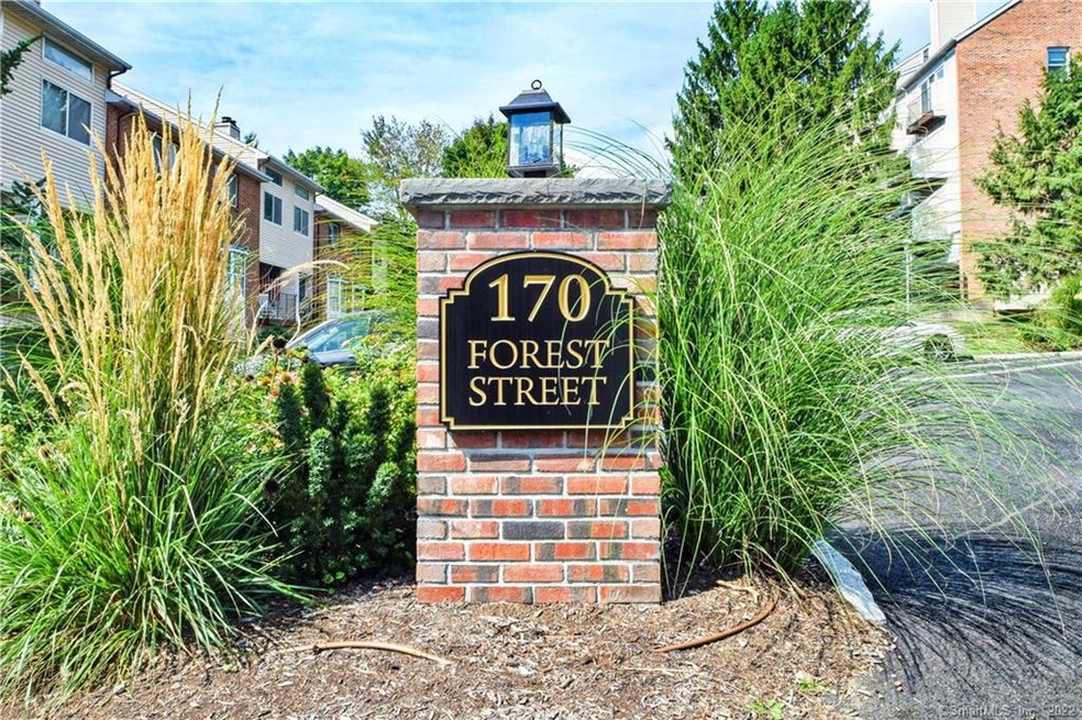170 Forest St unit 4, Stamford, CT 06901 - photo 1