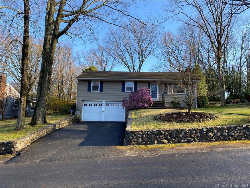 131 Pineridge Rd, Waterbury, CT 06706 - photo 1