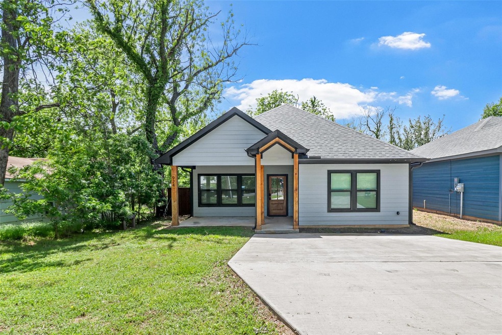 924 W Florence St, Denison, TX 75020 - photo 1