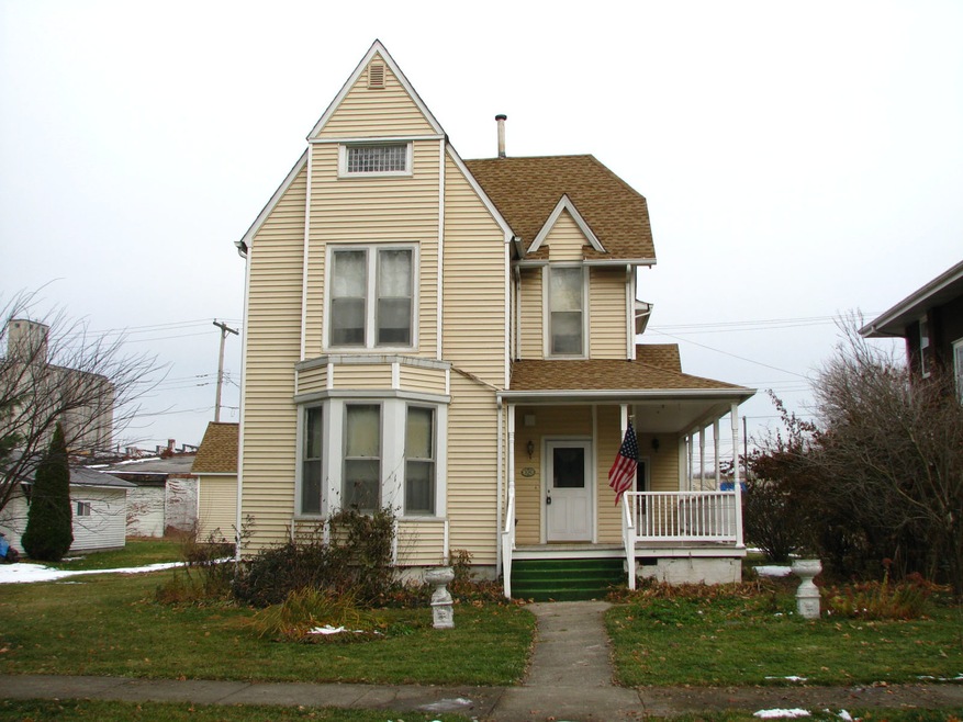 106 W Daggy St, Tuscola, IL 61953 - photo 1