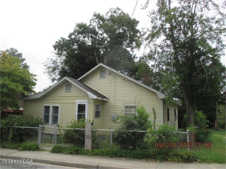 Nice little house that needs some TLC.