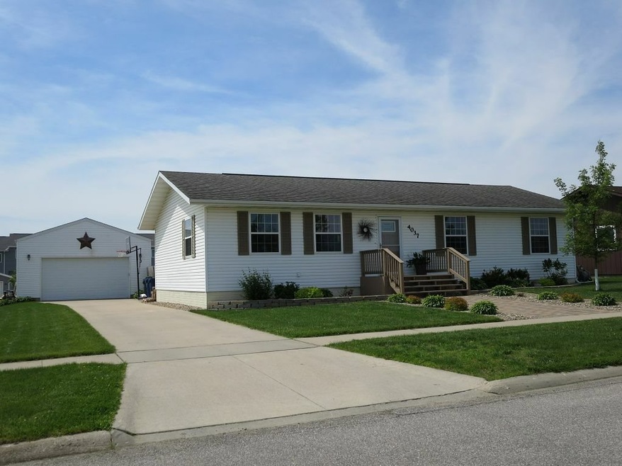 4037 Matthew Dr, Waterloo, IA 50701 - photo 1