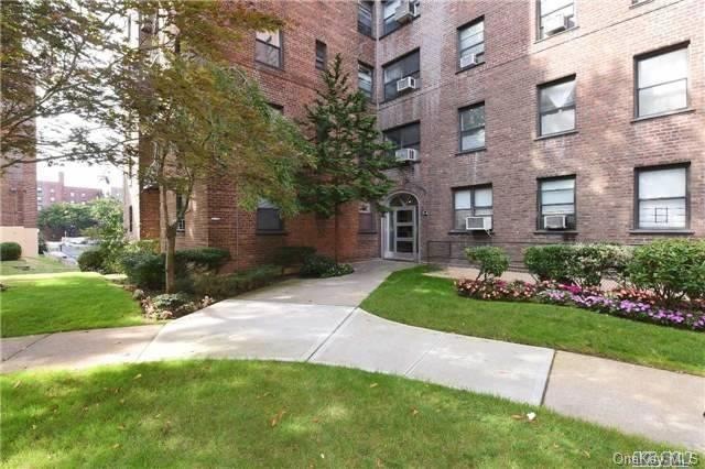 Mitchell Gardens Co-Op #3 unit 2, Flushing, NY 11354 - photo 1