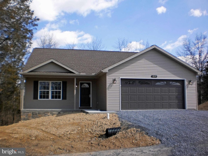 637 Shook Ct W, Greencastle, PA 17225 - photo 1