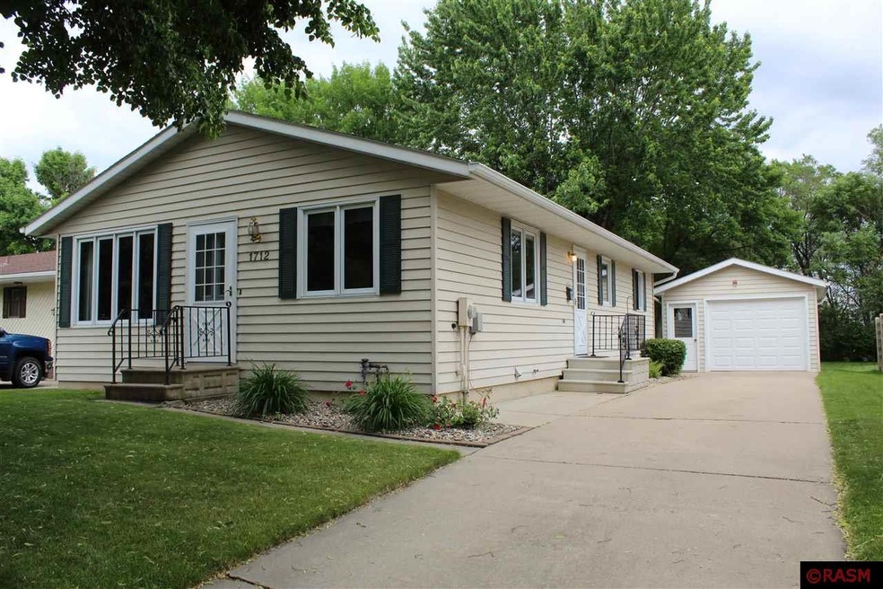 1712 N Payne St, New Ulm, MN 56073 - photo 1