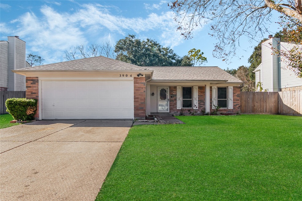 3904 Spring Garden Dr, Pearland, TX 77584 - photo 1