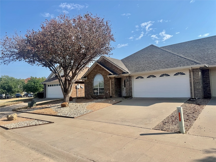 1003 Dawn Ct, Granbury, TX 76048 - photo 1