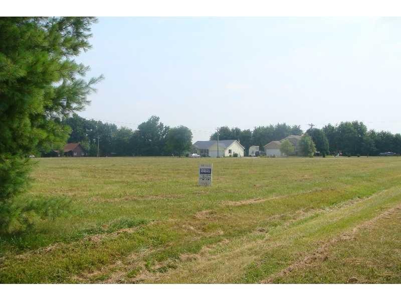 972 E Santee Dr, Greensburg, IN 47240 - photo 1