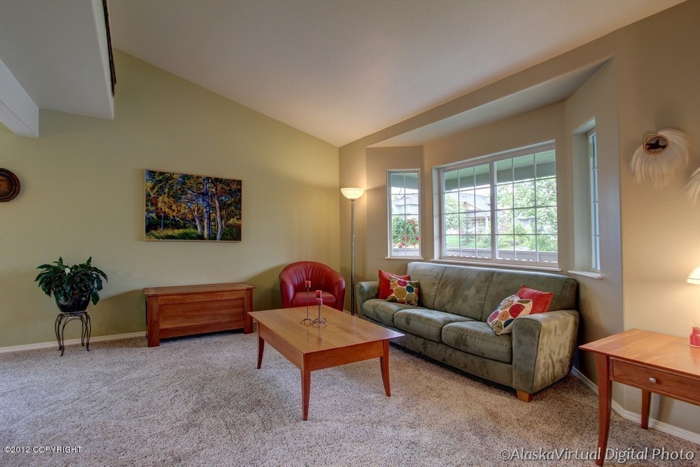 Formal living room w/vaulted ceiling