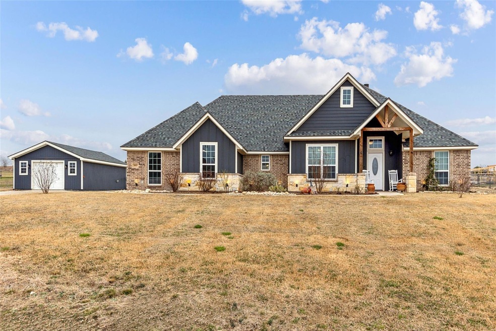 1015 Cloudy Ct, Weatherford, TX 76085 - photo 1