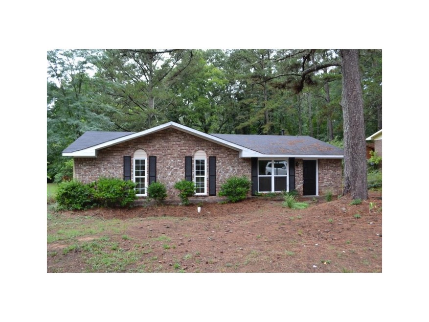 BRICK FRONT & VINYL SIDING FOR LOW MAINTENANCE! NE