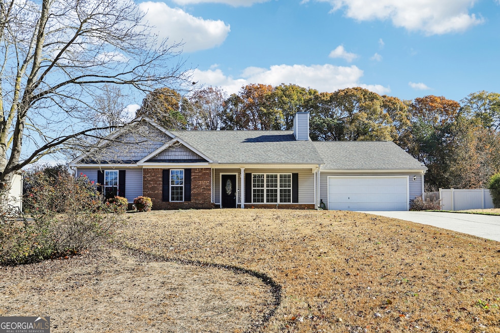 809 Custom Ln, Winder, GA 30680 - photo 1