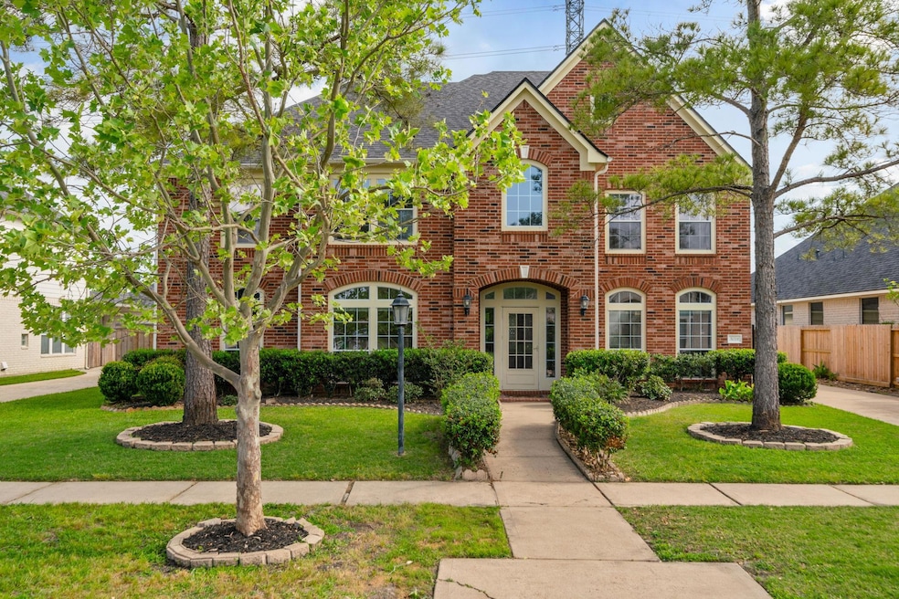 View of front of property with brick siding, fenc