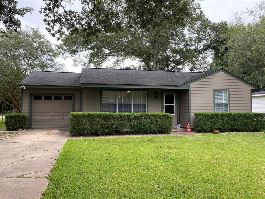 717 Dezso Dr, Alvin, TX 77511 - photo 1