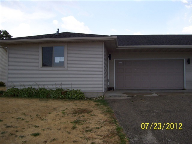 211 Division St, Brooklyn, WI 53521 - photo 1