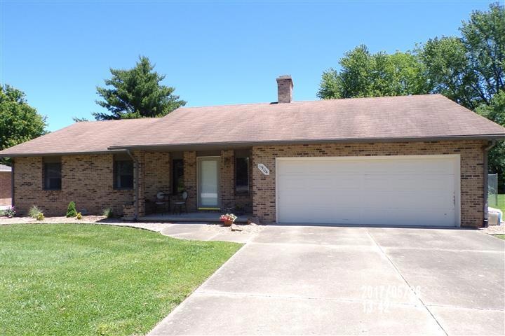1904 S Hedgewood Dr, Bolivar, MO 65613 - photo 1