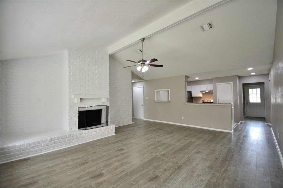 16410 Blackhawk Blvd, Friendswood, TX 77546 - photo 1