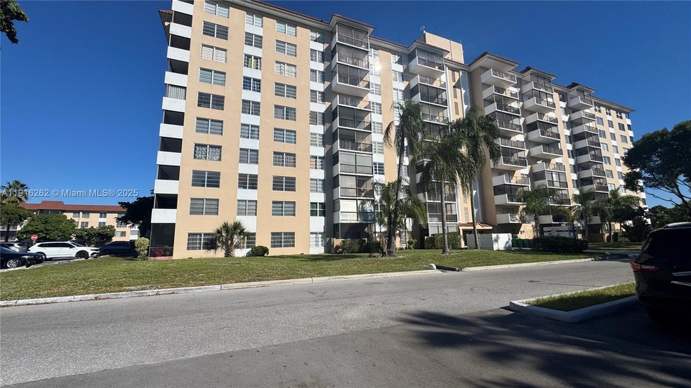 Manors of Inverrary unit 906, Lauderhill, FL 33319 - photo 1